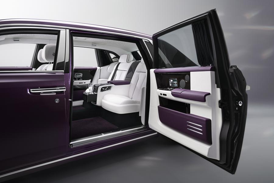 Интерьер Rolls-Royce Phantom EWB 2017 года  (WW) (фото 7 из 27)